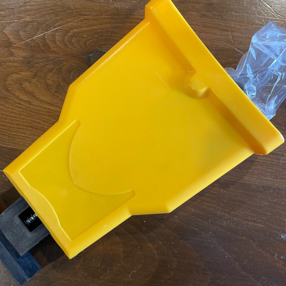 Kernowo Chainsaw Sharpener Two holes chain saw bar.